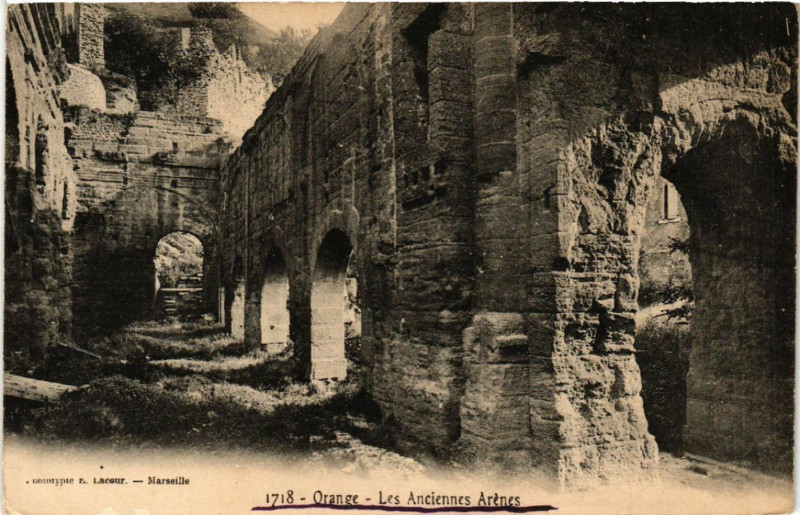 Carte postale ancienne Orange - Les Anciennes Arenes à Orange