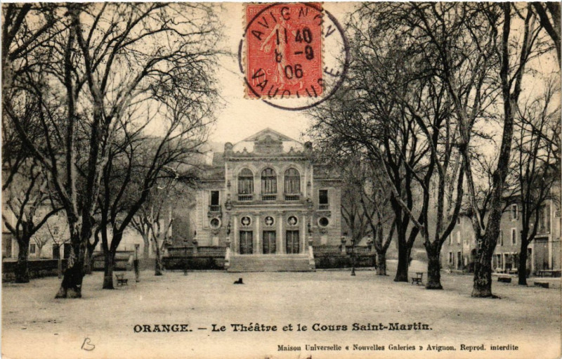 Carte postale ancienne Orange - Le Theatre et le Course St-Martin à Orange