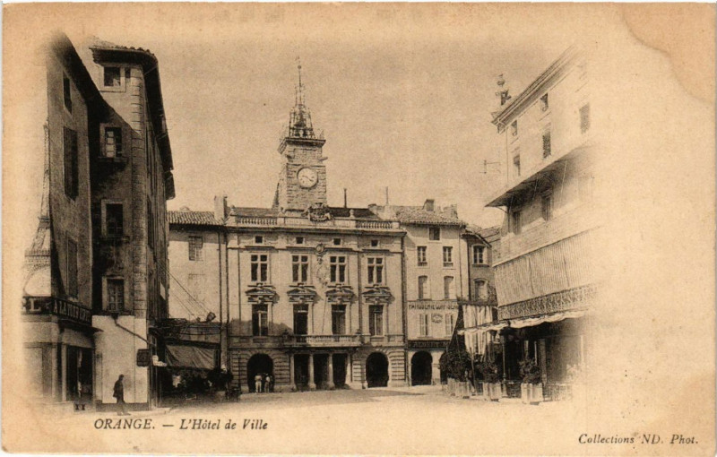 Carte postale ancienne Orange - L'Hotel de Ville à Orange