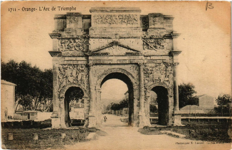 Carte postale ancienne Orange - L'Arc de Triomphe à Orange