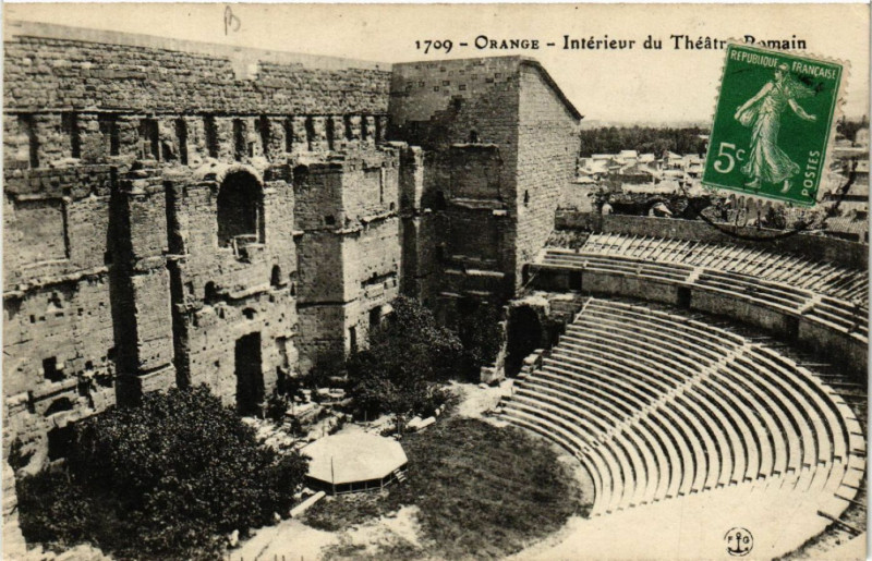Carte postale ancienne Orange - Int. du Theatre Romain à Orange