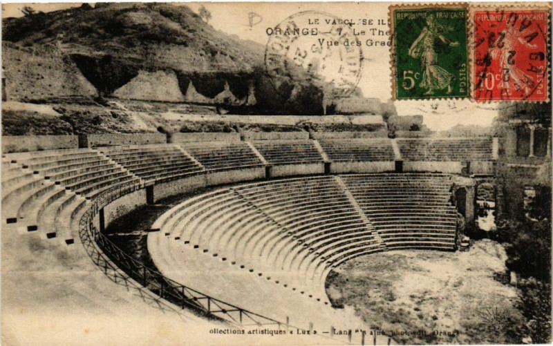 Carte postale ancienne Le Vaucluse Illustre - Orange Le Theatre Antique - Vue des Gradins à Orange
