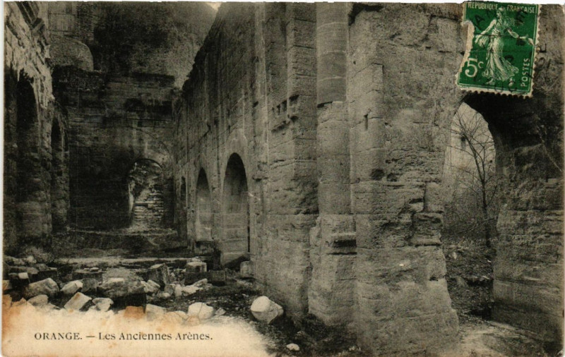 Carte postale ancienne Orange - Les Anciennes Arenes à Orange
