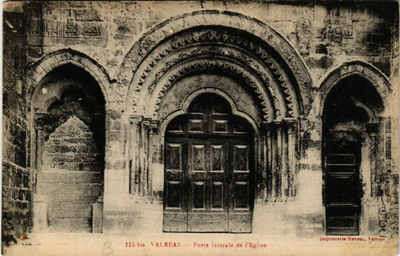 Carte postale ancienne Valreas - L'Eglise à Valréas