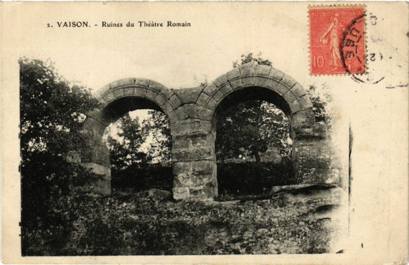 Carte postale ancienne Vaison - Ruines du Theatre Romain
