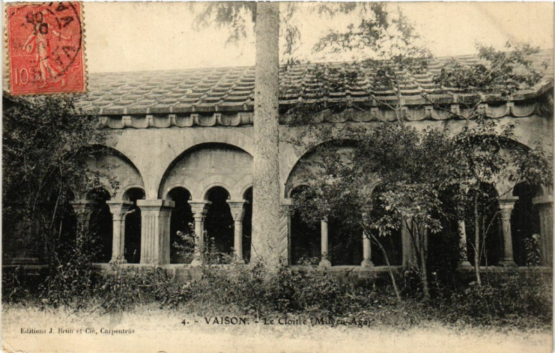 Carte postale ancienne Vaison - Le Cloitre (Mydien - Age)