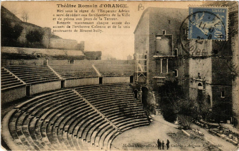 Carte postale ancienne Theatre Romain d'Orange - Bati sous le regne de l'Empereur Adrien à Orange