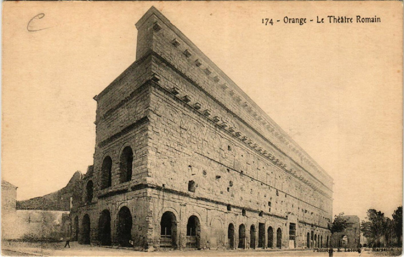 Carte postale ancienne Orange - Le Theatre Romain à Orange
