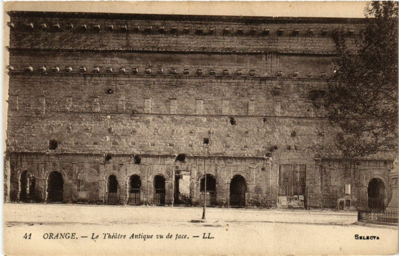 Carte postale ancienne Orange - Le Theatre Antique vu de la face à Orange