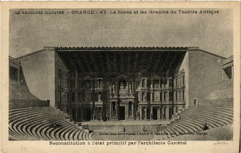 Carte postale ancienne Orange - La Scene et les Gradins du Theatre Antique à Orange