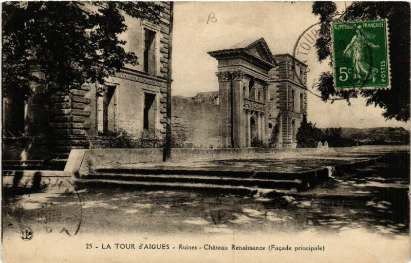 Carte postale ancienne La Tour-d'Aigues - Ruines - Chateau Renaissance (Facade principale à La Tour-d'Aigues
