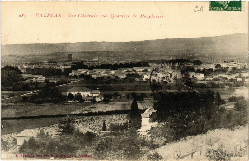 Carte postale ancienne Valreas - Vue générale sud Quartier de Monplaisir à Valréas