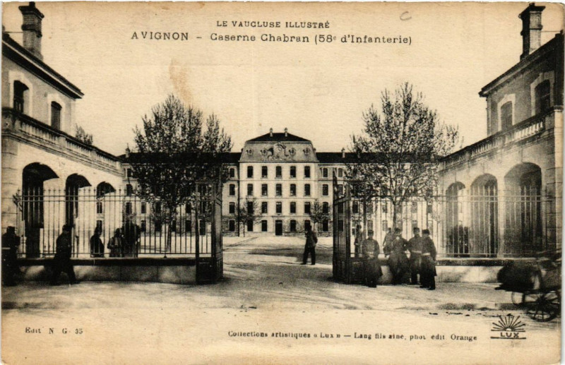 Carte postale ancienne Le Vaucluse Ill...-Avignon - Caserne Chabran (58* d'Infanterie) à Avignon
