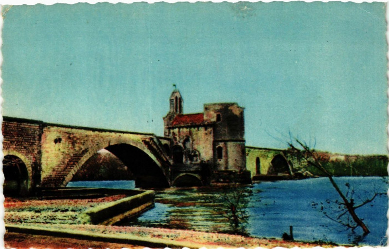 Carte postale ancienne Avignon - Le Pont St-Benezet et sa Chapelle à Avignon