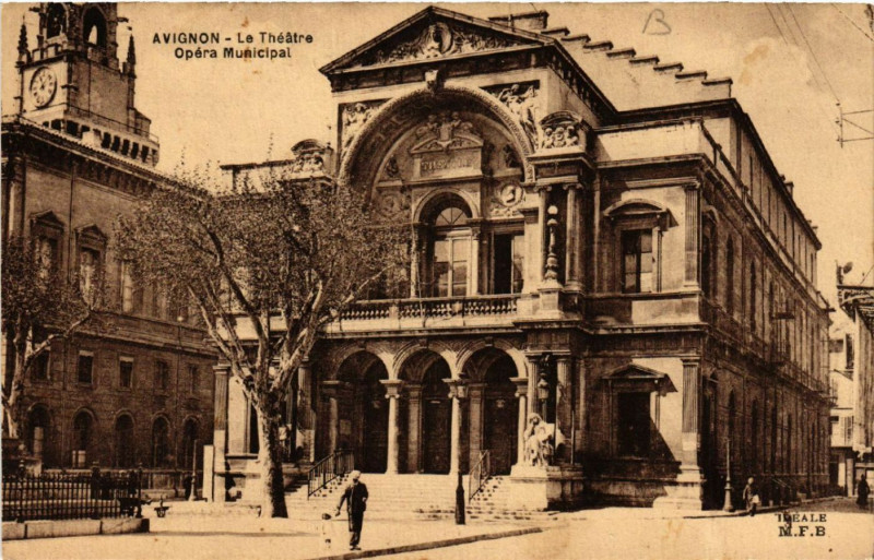 Carte postale ancienne Avignon - Le Theatre Opera Municipal à Avignon