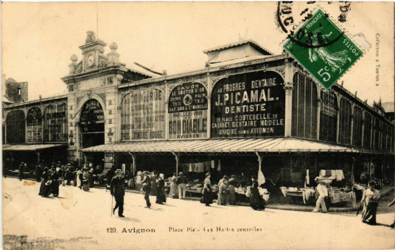 Carte postale ancienne Avignon - Place Pie - Les Hailes centrale à Avignon