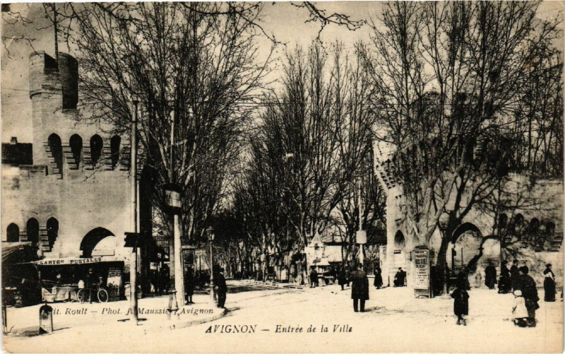 Carte postale ancienne Avignon - Entrée de la Ville à Avignon