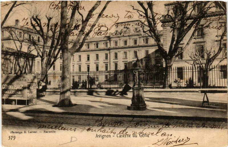 Carte postale ancienne Avignon - Caserne du Geme à Avignon
