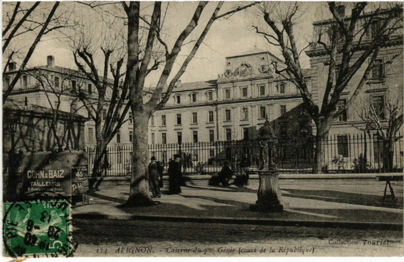 Carte postale ancienne Avignon - Caserne du 7 e Genie (cours de la Republique) à Avignon