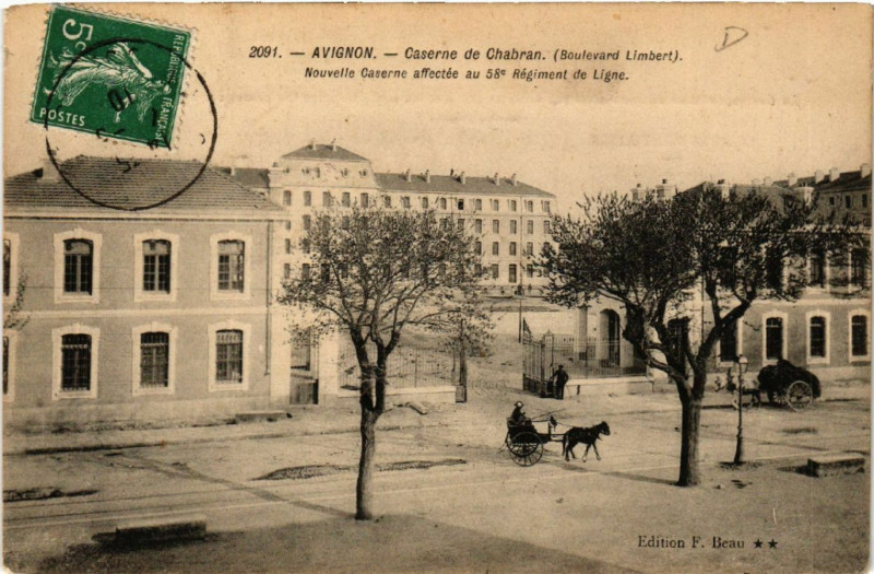 Carte postale ancienne Avignon Caserne de Chabran (Boulevard Limbert) Nouvelle Caserne à Avignon