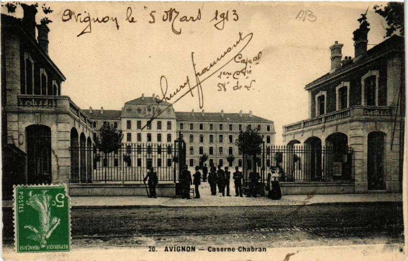 Carte postale ancienne Avignon - Caserne Chabrau à Avignon