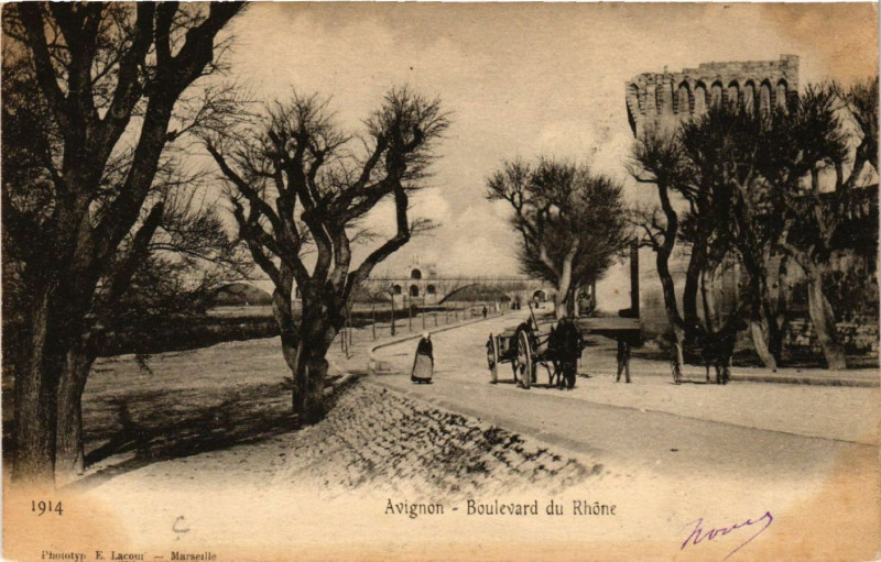Carte postale ancienne Avignon - Boulevard du Rhone à Avignon