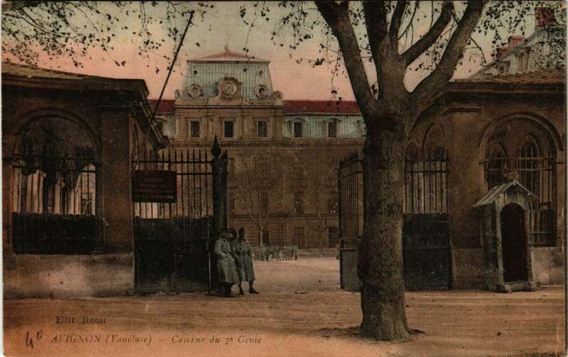 Carte postale ancienne Avignon - Caserne du 7e Genie à Avignon