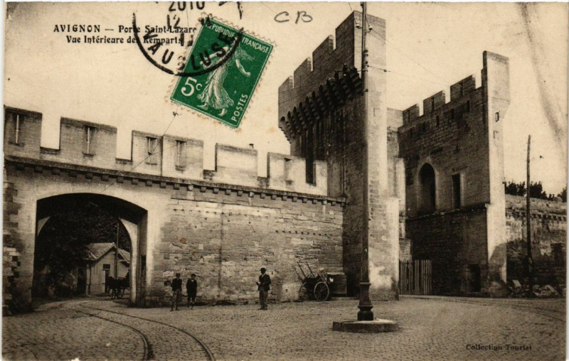 Carte postale ancienne Avignon - Porte St-Lazaret - Vue Int. de Remparts à Avignon