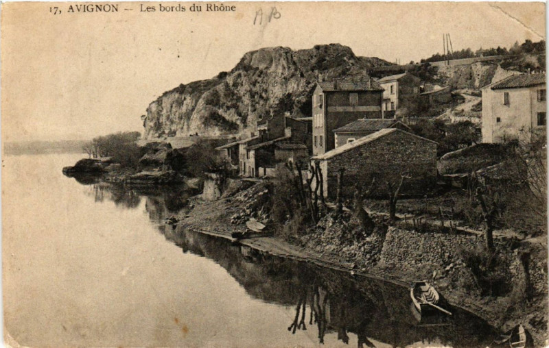 Carte postale ancienne Avignon - Les bords du Rhone à Avignon