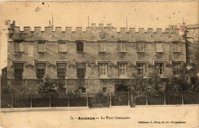 Carte postale ancienne Avignon - Le Petit Seminaire à Avignon
