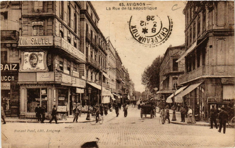 Carte postale ancienne Avignon - La Rue de la Republique à Avignon