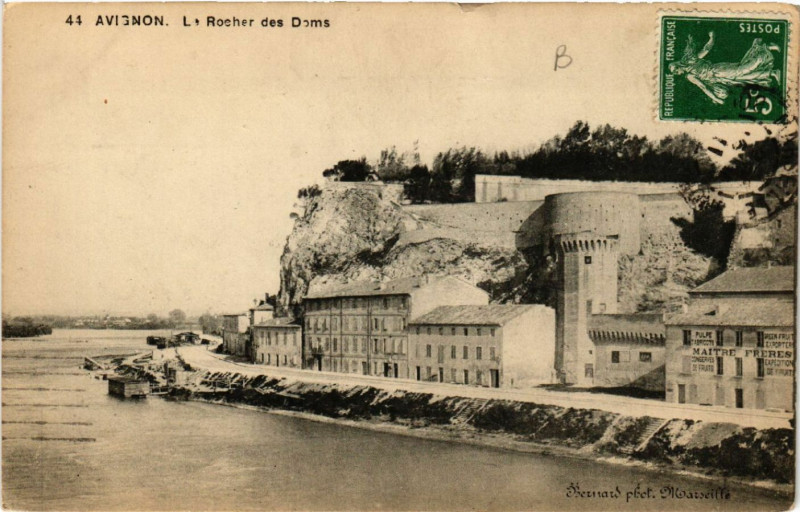 Carte postale ancienne Avignon - La Rocher des Doms à Avignon