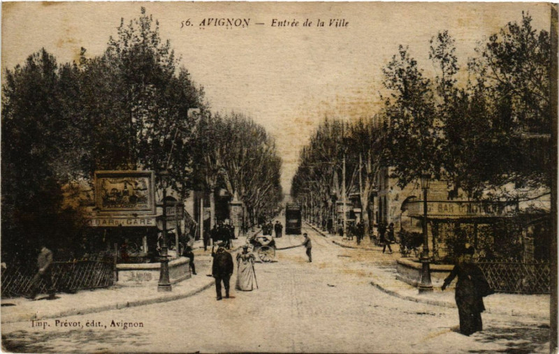 Carte postale ancienne Avignon - Entrée de la Ville à Avignon