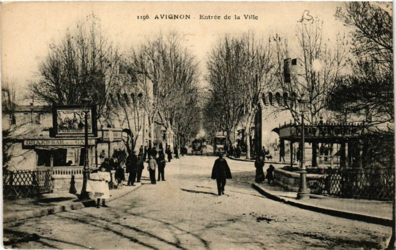 Carte postale ancienne Avignon - Entrée de la Ville à Avignon