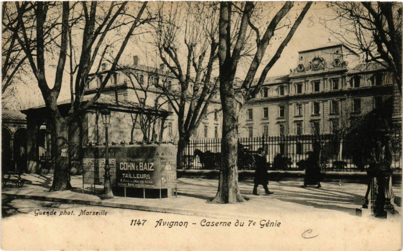 Carte postale ancienne Avignon - Caserne du 7e Genie à Avignon