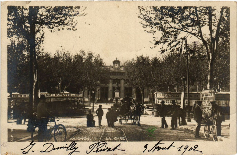 Carte postale ancienne Avignon - La Gare à Avignon