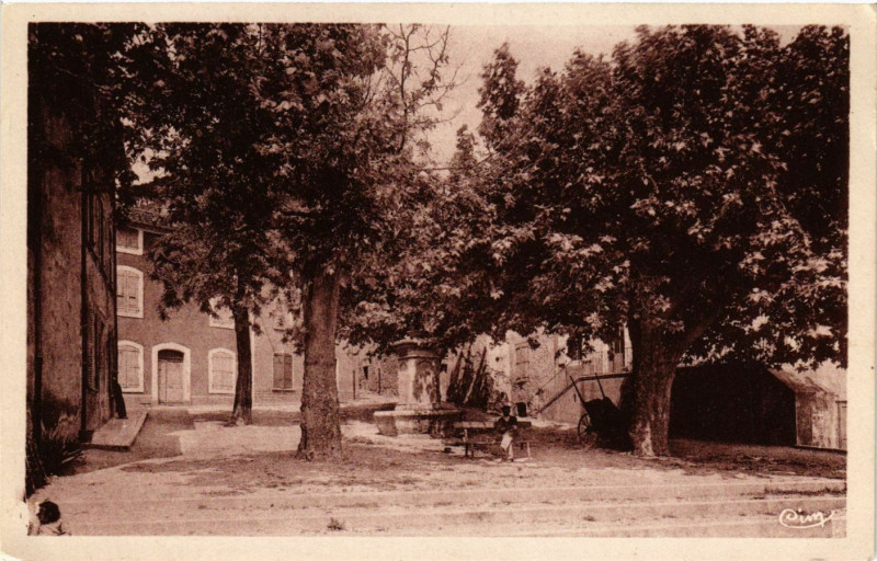 Carte postale ancienne Cadenet - Place Carnot à Cadenet