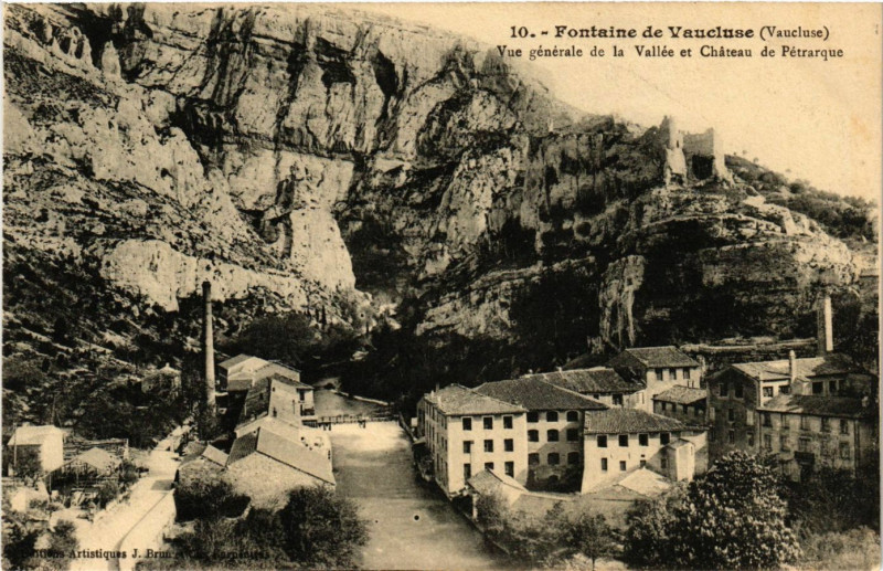 Carte postale ancienne Fontaine de Vaucluse - Vue générale de la Vallée et... à Fontaine-de-Vaucluse