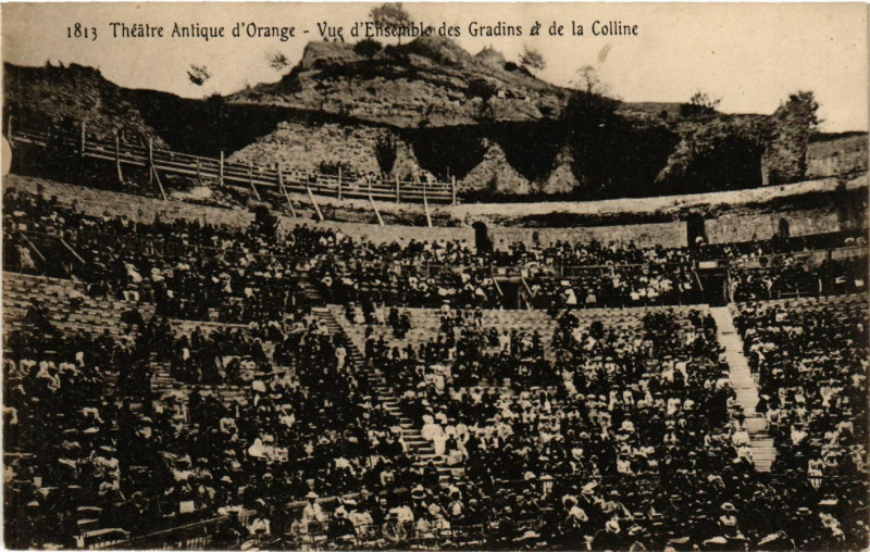 Carte postale ancienne Theatre Antique d'Orange - Vue d'Ensemble des Gradins et de... à Orange