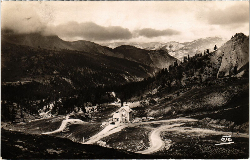 Carte postale ancienne Route des grands Cols, Le refuge du Col Izoard