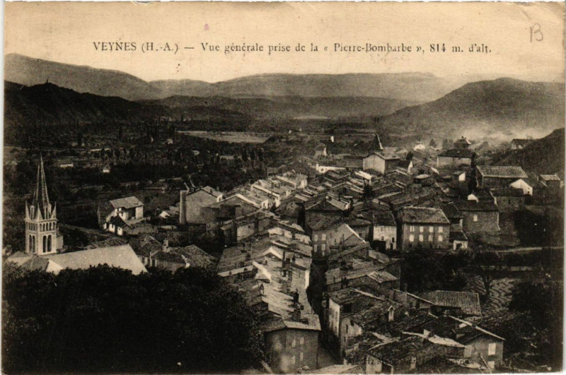 Carte postale ancienne Veynes 814 m. - Vue générale prise de la Pierre-Bombarde à Veynes