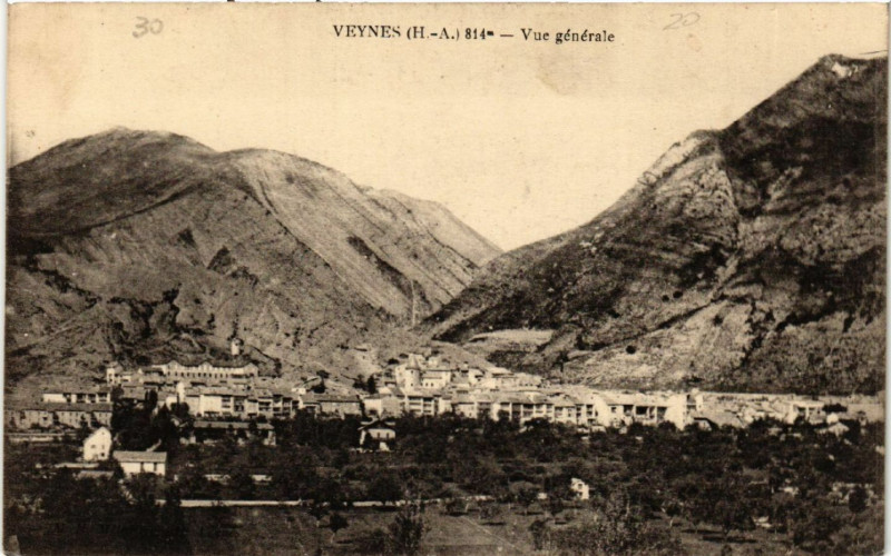Carte postale ancienne Veynes 814 m - Vue générale à Veynes
