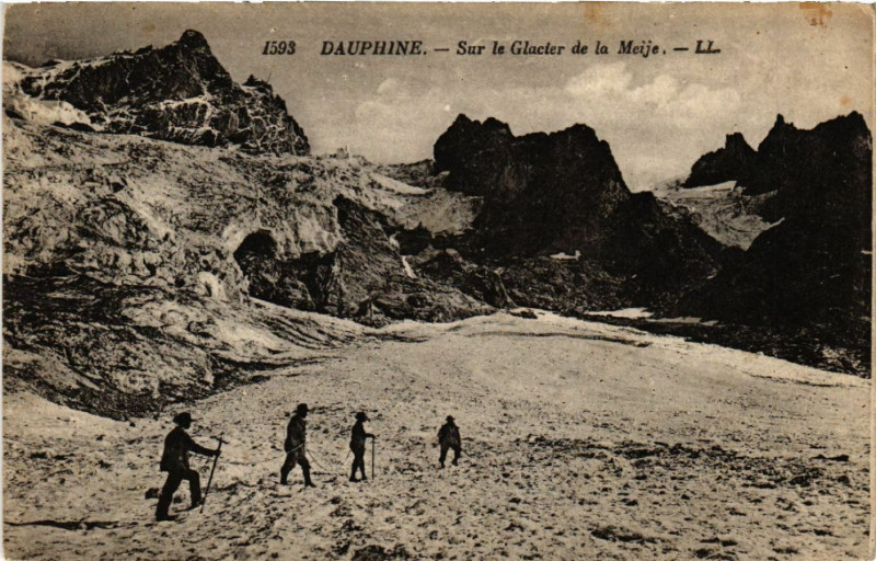 Carte postale ancienne Dauphine - Sur le Glacier de La Meije