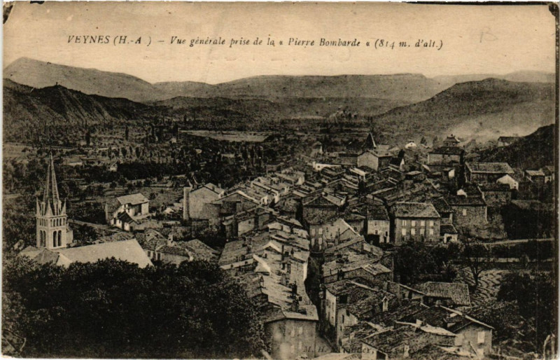 Carte postale ancienne Veynes - Vue générale prise de la Pierre Bombarde 814 m à Veynes