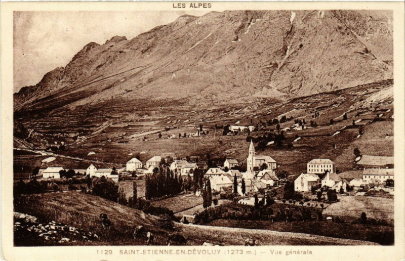 Carte postale ancienne Saint-Etienneen Dévoluy (1273 m) - Vue générale à Dévoluy
