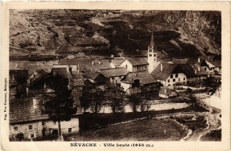Carte postale ancienne Névahe - Ville haute (1640 m.)