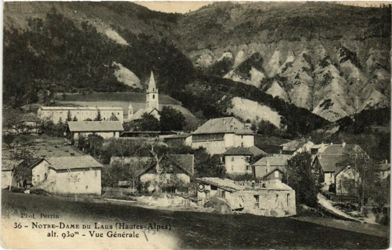 Carte postale ancienne Notre-Dame-du-Laus alt 930 m - Vue Générale