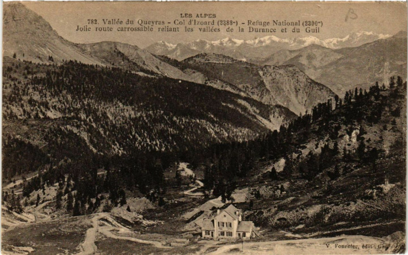 Carte postale ancienne Vallée du Queyras - Col d'Izoard (2388 m) - Refuge National (2300m