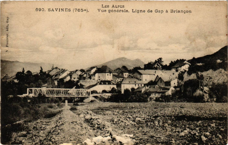 Carte postale ancienne Savines (765 m) - Vue générale Ligne de Gap a Briancon à Gap
