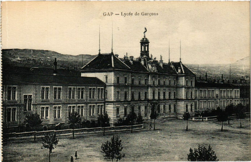 Carte postale ancienne Gap - Lycée de Garcons à Gap